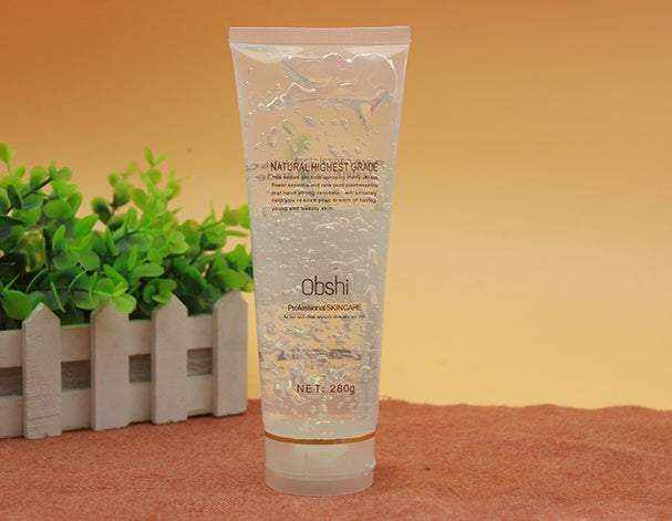 Daily facial gel with moisturizing benefits for soft and clean skin